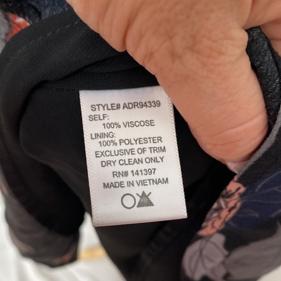 ASTR the label Long Sleeve Wrap Dress Black Floral Open Back - Picture 8 of 8